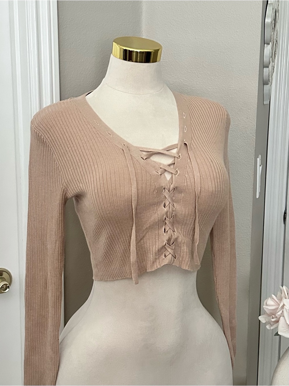 H&M Tan Beige Ribbed Lace-Up Cropped Knit Sweater Top w/ Long Sleeves Sz S